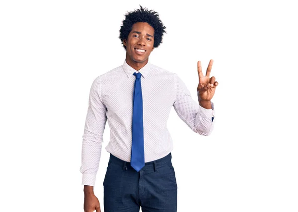 Jóképű Afro Amerikai Férfi Afro Hajjal Üzleti Ruhában Mosolyogva Boldog — Stock Fotó