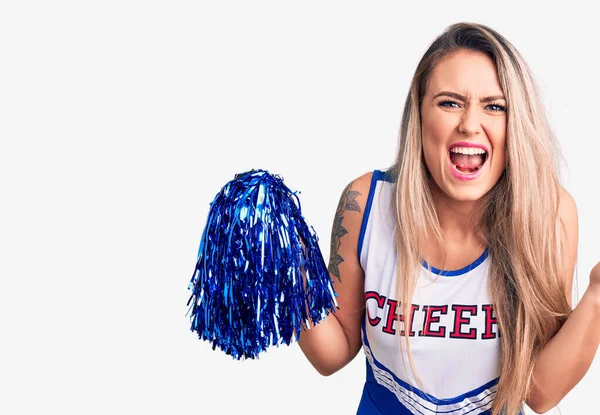 Young Beautiful Blonde Woman Wearing Cheerleader Uniform Holding Pompom Screaming — Stock Photo, Image