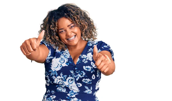 Junge Afrikanisch Amerikanische Size Frau Lässiger Kleidung Die Zustimmend Positive — Stockfoto