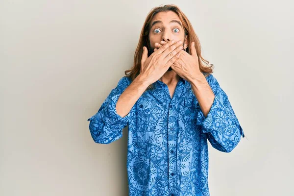 Aantrekkelijke Man Met Lang Haar Baard Draagt Jaren Disco Stijl — Stockfoto