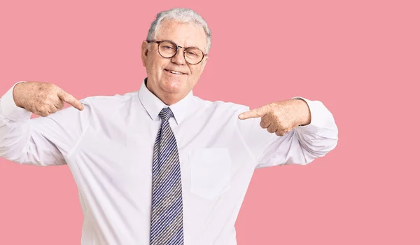 Senior Grey Haired Man Wearing Business Clothes Looking Confident Smile — Stock Photo, Image