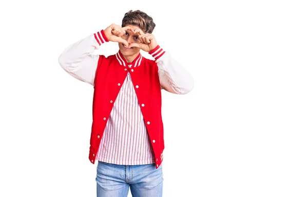 Joven Hombre Guapo Con Uniforme Béisbol Haciendo Forma Corazón Con — Foto de Stock