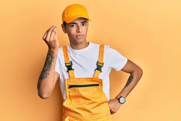 Jovem Homem Afro Americano Bonito Vestindo Uniforme Faz Tudo Sobre — Fotografia de Stock