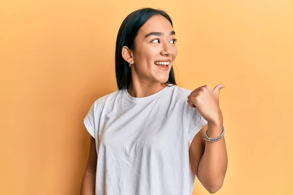 Young Asian Woman Wearing Casual White Shirt Pointing Thumb Side — Stock Photo, Image