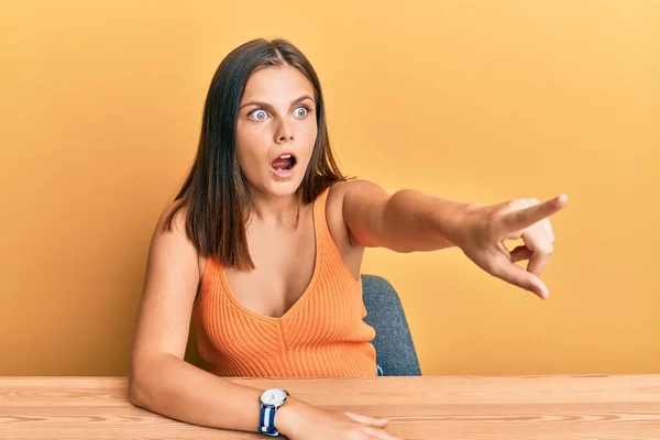 Young Caucasian Woman Wearing Casual Clothes Sitting Table Pointing Finger — Stock Photo, Image