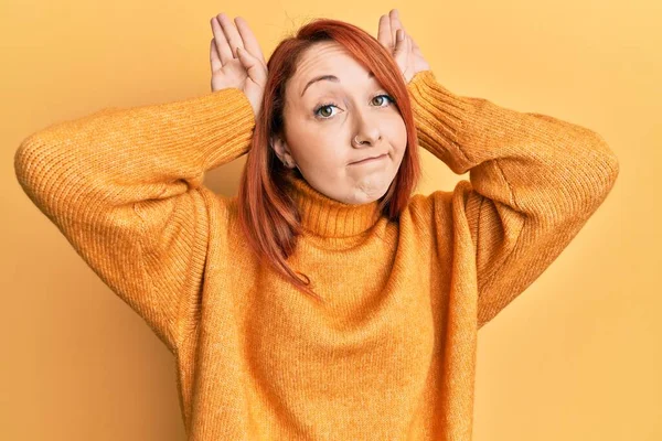 Beautiful Redhead Woman Wearing Casual Winter Sweater Yellow Background Doing — Stock Photo, Image