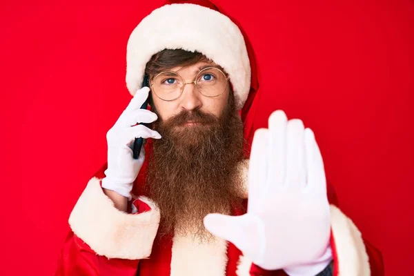 Snygg Ung Röd Huvud Man Med Långt Skägg Bär Santa — Stockfoto