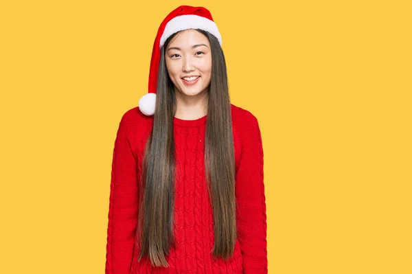 Young Chinese Woman Wearing Christmas Hat Happy Cool Smile Face — Stock Photo, Image