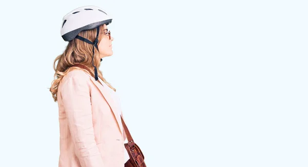 Young Caucasian Woman Wearing Bike Helmet Leather Bag Looking Side — Stock Photo, Image