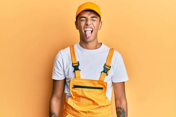 Joven Hombre Afroamericano Guapo Vistiendo Uniforme Manitas Sobre Fondo Amarillo —  Fotos de Stock