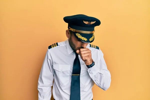 Jóképű Spanyol Férfi Repülőpilóta Egyenruhát Visel Rosszul Érzi Magát Köhög — Stock Fotó