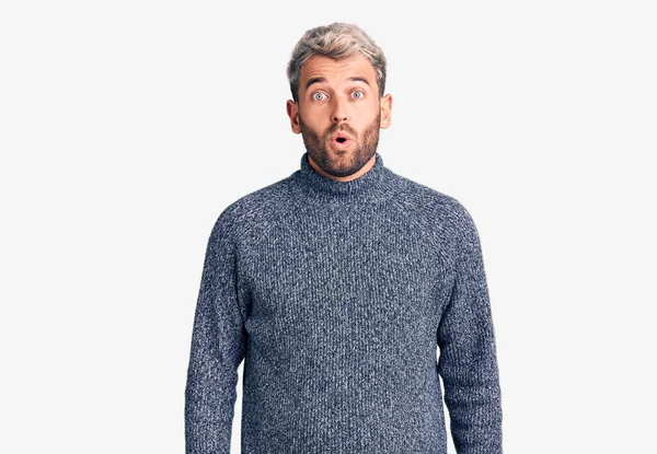 Giovane Bell Uomo Biondo Che Indossa Maglione Casual Spaventato Stupito — Foto Stock