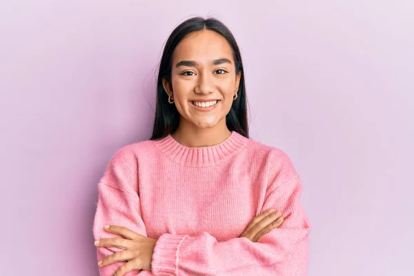 Jovem Mulher Asiática Vestindo Camisola Inverno Casual Feliz Rosto Sorrindo — Fotografia de Stock