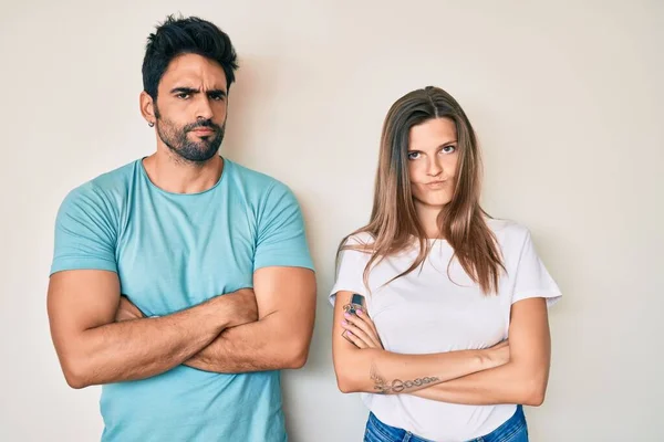 Belo Par Jovem Namorado Namorada Juntos Cético Nervoso Desaprovando Expressão — Fotografia de Stock