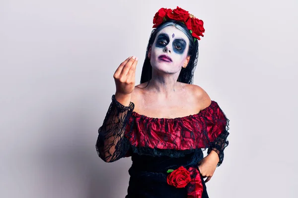 Mujer Joven Vistiendo Día Mexicano Del Maquillaje Muerto Haciendo Gesto — Foto de Stock