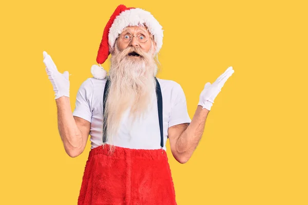 Alter Älterer Mann Mit Grauen Haaren Und Langem Bart Weihnachtsmann — Stockfoto