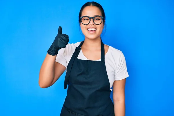 Jong Mooi Aziatisch Meisje Dragen Professionele Schort Glimlachen Gelukkig Positief — Stockfoto