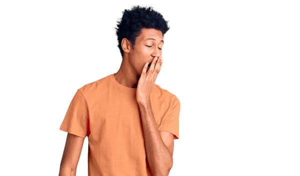 Junge Afrikanisch Amerikanische Mann Lässiger Kleidung Gelangweilt Gähnend Müde Mund — Stockfoto