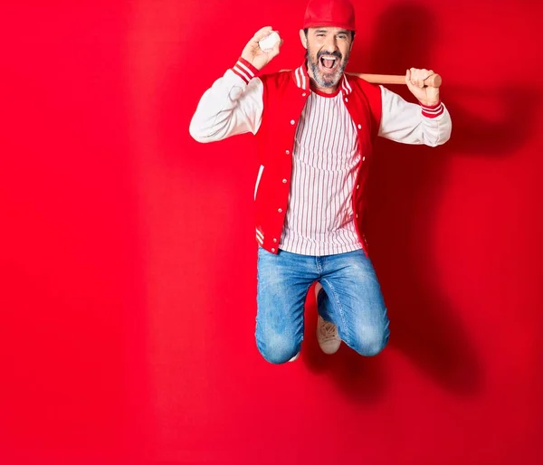 Medelålders Stilig Man Klädd Sportiga Kläder Leende Glad Hoppa Med — Stockfoto