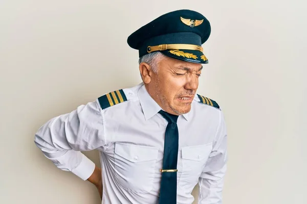 Schöner Mann Mittleren Alters Flugzeugpilotenuniform Der Unter Rückenschmerzen Berührung Des — Stockfoto