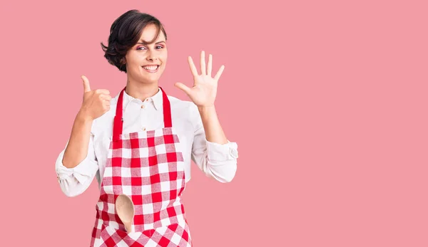 Beautiful Young Woman Short Hair Wearing Professional Cook Apron Showing — Stock Photo, Image