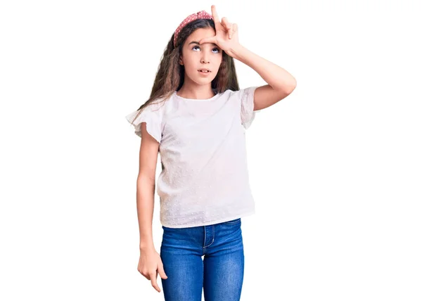 Aranyos Spanyol Gyerek Lány Visel Alkalmi Fehér Póló Gúnyolódik Emberek — Stock Fotó