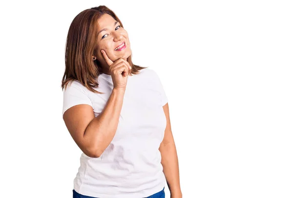 Jong Mooi Vrouw Met Kort Haar Dragen Casual Kleding Glimlachen — Stockfoto