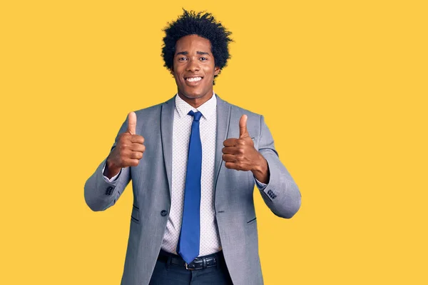 Snygg Afrikansk Amerikansk Man Med Afro Hår Bär Business Jacka — Stockfoto