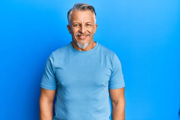 Hombre Pelo Gris Mediana Edad Que Viste Ropa Casual Con — Foto de Stock