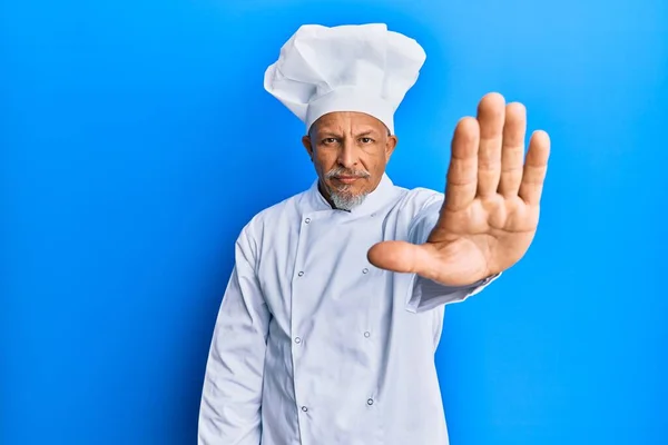 Hombre Pelo Gris Mediana Edad Con Uniforme Cocinero Profesional Sombrero — Foto de Stock