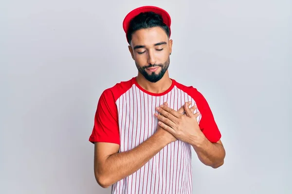 Junger Mann Mit Bart Baseball Uniform Lächelnd Mit Den Händen — Stockfoto