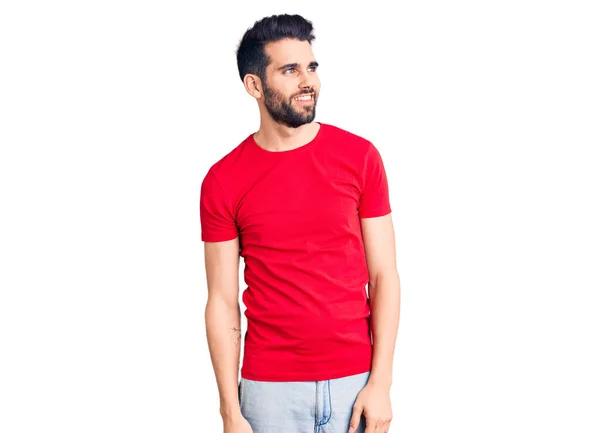 Jeune Homme Beau Barbe Portant Shirt Décontracté Regardant Côté Avec — Photo
