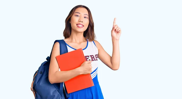 Jong Mooi Chinees Meisje Dragen Cheerleader Uniform Student Rugzak Holding — Stockfoto