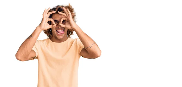 Young Hispanic Man Wearing Casual Clothes Glasses Doing Gesture Binoculars — Stock Photo, Image