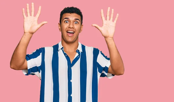 Young Arab Man Wearing Casual Clothes Showing Pointing Fingers Number — Stock Photo, Image