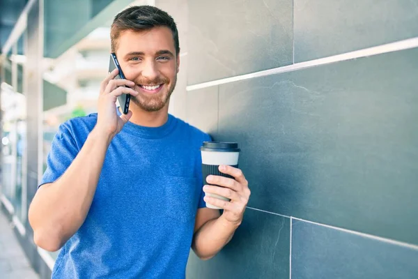 Young Caucasian Man Talking Smartphone Drinking Take Away Coffee City — Stock Photo, Image
