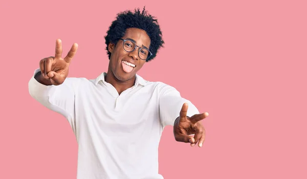 Bonito Americano Africano Com Cabelo Afro Vestindo Roupas Casuais Óculos — Fotografia de Stock