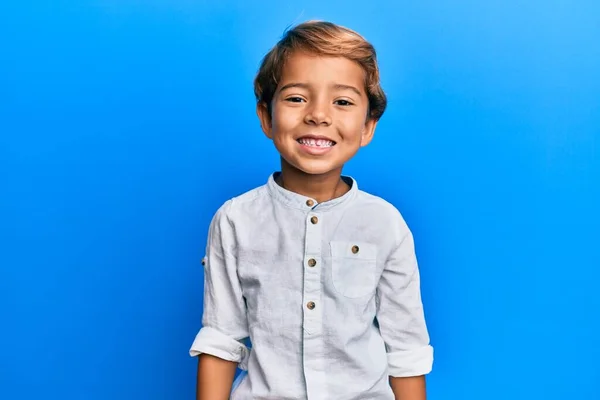 Adorable Niño Latino Usando Ropa Casual Con Una Sonrisa Alegre — Foto de Stock