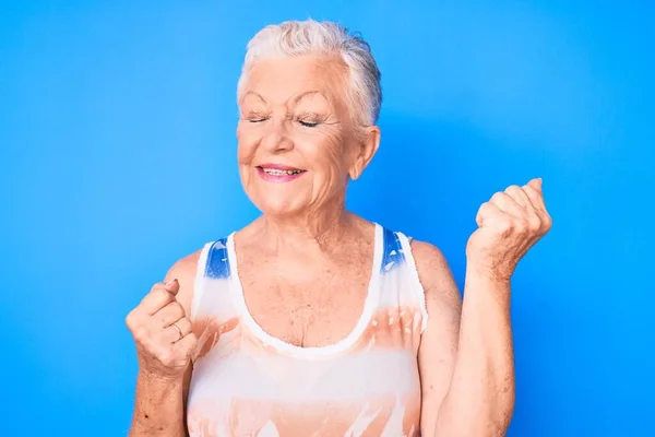 Die Schöne Seniorin Mit Den Blauen Augen Und Dem Grauen — Stockfoto