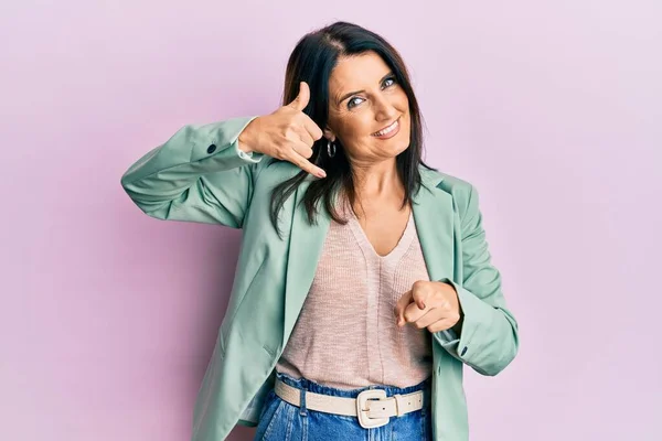 Middle Age Brunette Woman Wearing Casual Clothes Smiling Doing Talking — Stock Photo, Image