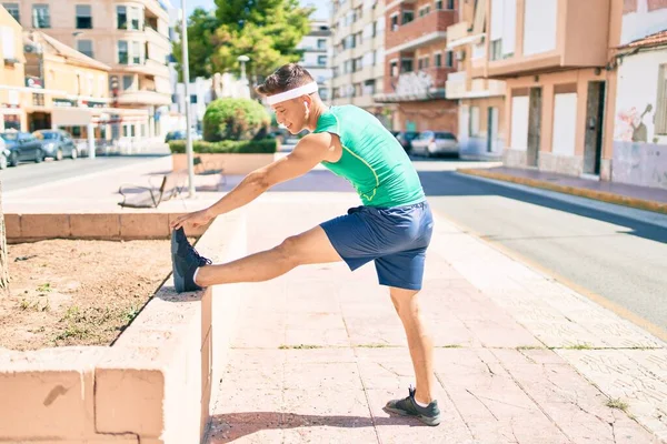 Young Hispanic Sportsman Using Earphones Stretching Street City — Stock Photo, Image