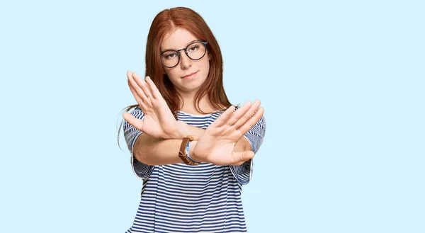 Jonge Lees Hoofd Vrouw Dragen Casual Kleding Bril Afwijzing Uitdrukking — Stockfoto