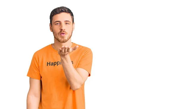 Joven Guapo Con Oso Vistiendo Camiseta Con Mensaje Palabra Felicidad —  Fotos de Stock