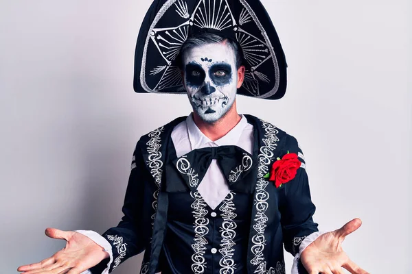 Tânărul Purtând Ziua Mexicană Costumului Mort Expresie Albă Fără Indicii — Fotografie, imagine de stoc
