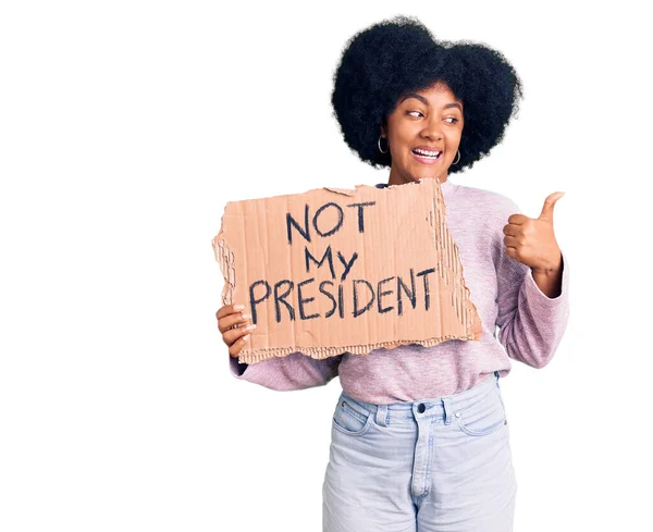 Junge Afroamerikanerin Mit Nicht Meinem Präsidenten Gehörendem Protestbanner Das Den — Stockfoto