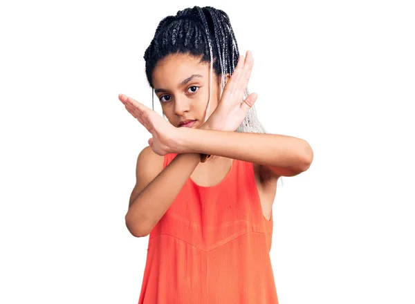 Ніжна Афро Американська Дівчина Повсякденному Одязі Відштовхує Руки Роблячи Негативні — стокове фото
