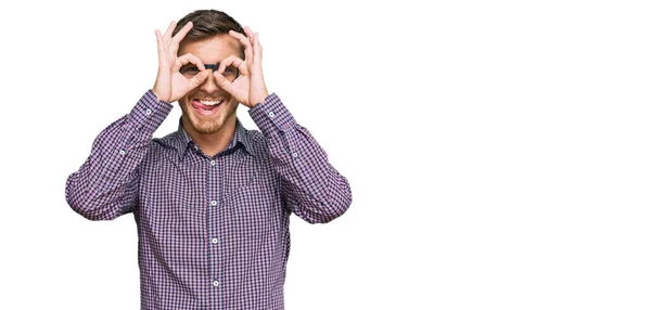 Handsome Caucasian Man Wearing Casual Clothes Glasses Doing Gesture Binoculars — Stock Photo, Image