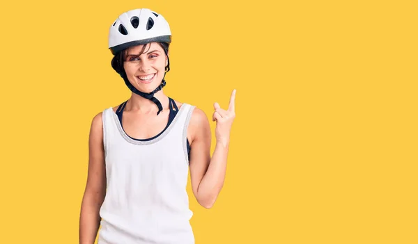 Beautiful Young Woman Short Hair Wearing Bike Helmet Smiling Happy — Stock Photo, Image