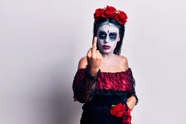 Young Woman Wearing Mexican Day Dead Makeup Showing Middle Finger — Foto de Stock