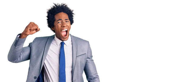 Hombre Afroamericano Guapo Con Pelo Afro Vistiendo Chaqueta Negocios Enojado — Foto de Stock